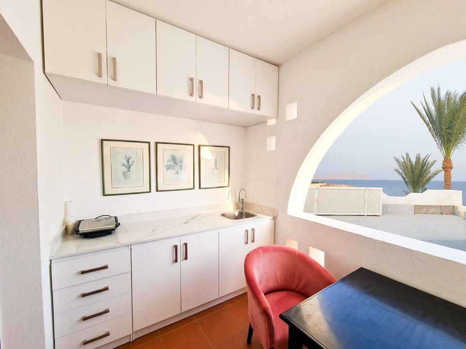 Natural landscape, Kitchen or kitchenette, Seating area, Sea view