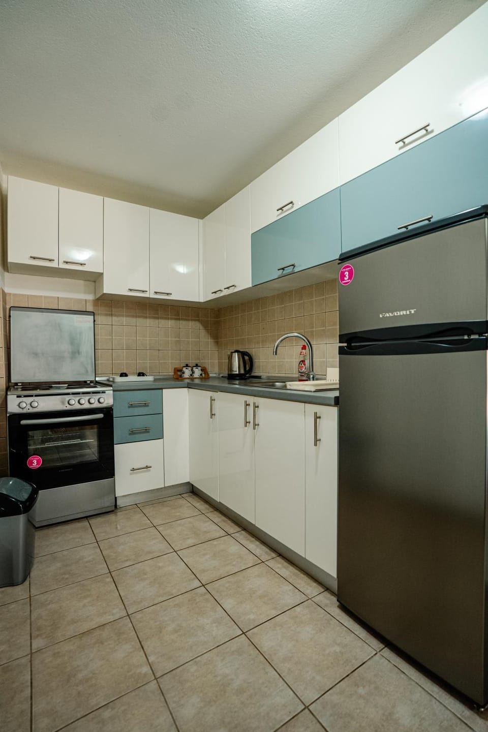 Kitchen or kitchenette, oven, pet friendly, stove