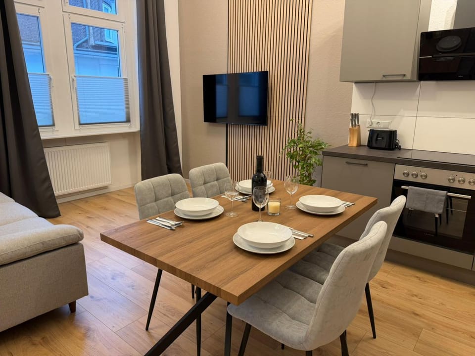 Communal lounge/ TV room, TV and multimedia, Coffee/tea facilities, Kitchen or kitchenette, Living room, Seating area, Dining area, heating, heating, stove