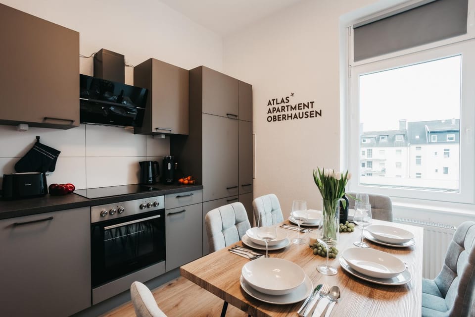 Coffee/tea facilities, Kitchen or kitchenette, Seating area, Dining area, Entertainment, Time of day, dishwasher, heating, heating, oven, stove, toaster, kitchen, kitchen