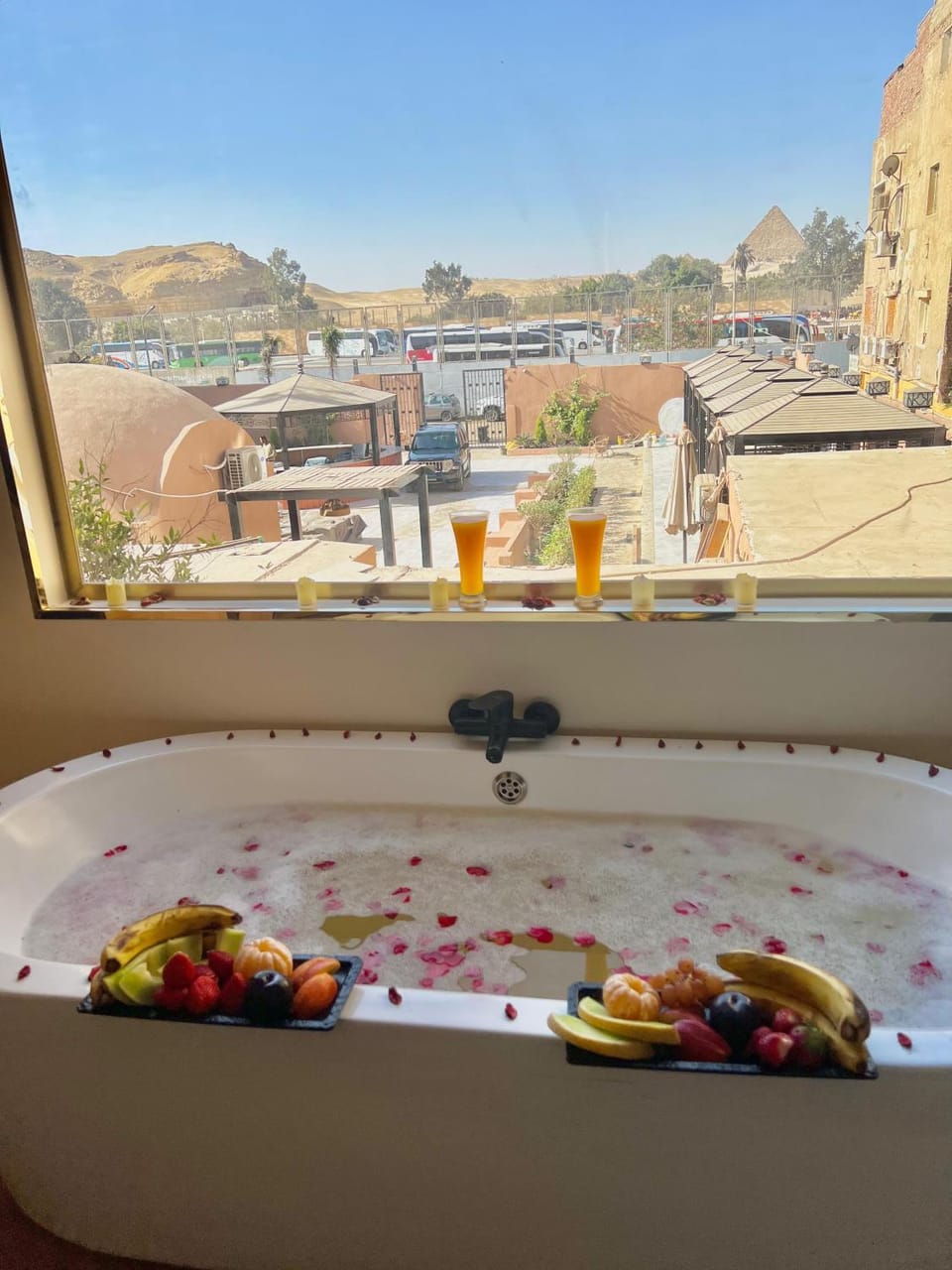 Day, Natural landscape, Hot Tub, Food and drinks, Food, Mountain view, Bath