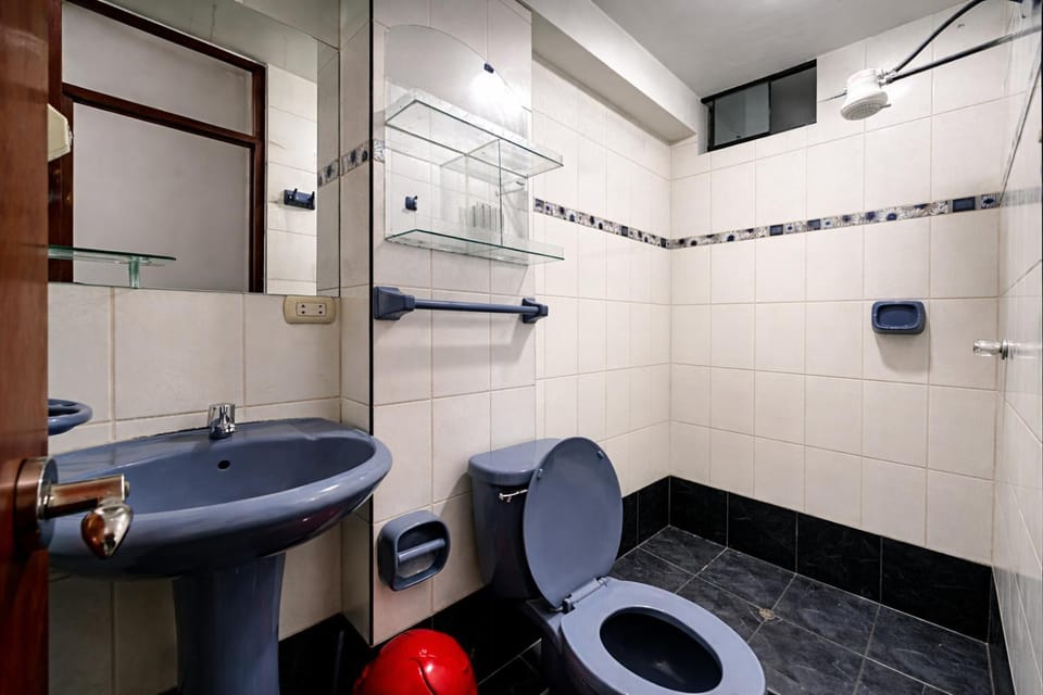 Shower, Toilet, Bathroom, washing machine, dryer