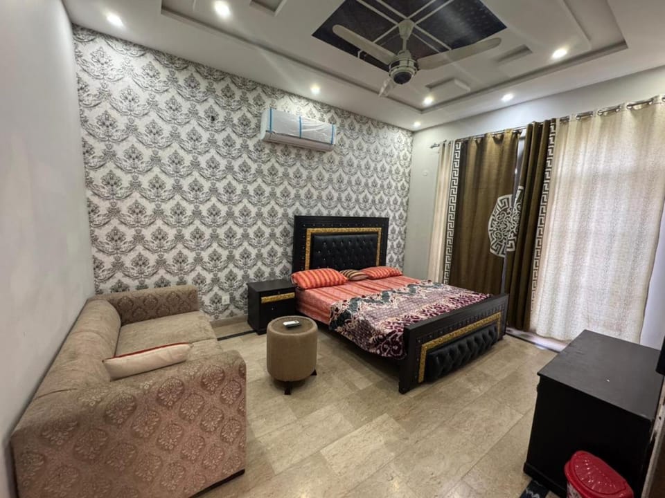 6-BedRoom house in Bahria House in Lahore