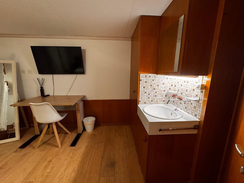 TV and multimedia, Seating area