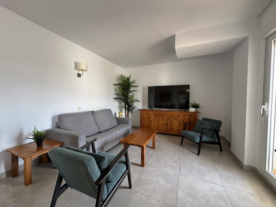 Communal lounge/ TV room, TV and multimedia