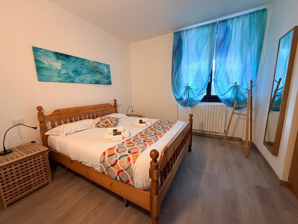 Bed, Bedroom, towels, air conditioner