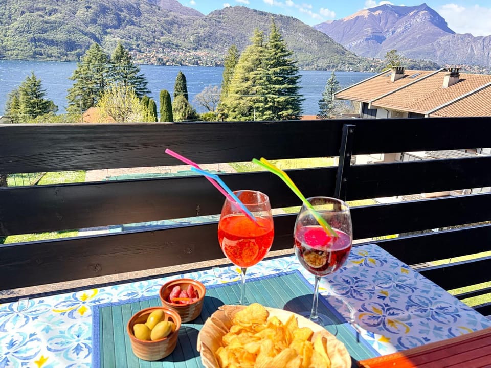 Day, Natural landscape, Dining area, Lake view, Mountain view, Drinks