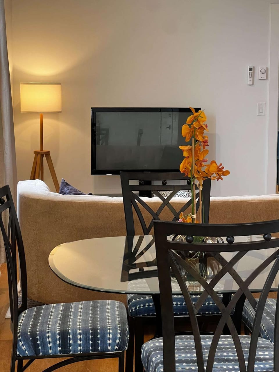 The Royal Perch, King Bed, Downtown Views, AC, Unit 508 Apartment in Dartmouth