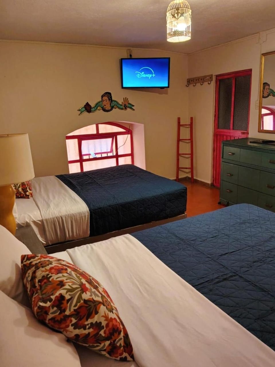 Bed, TV and multimedia, Bedroom