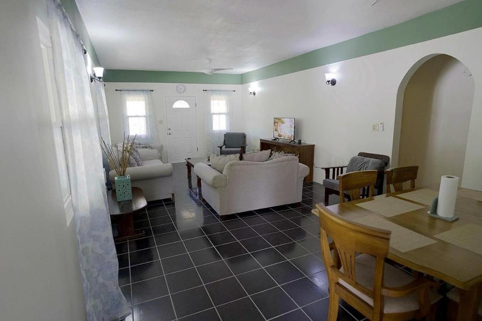 Clitfon House -Falmouth, Antigua Apartment in Antigua and Barbuda