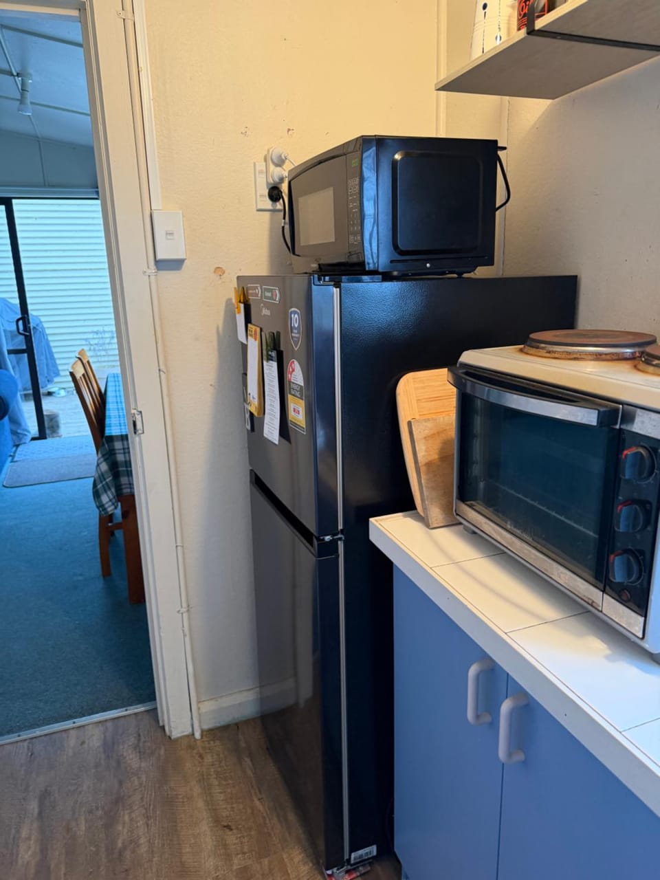 Kitchen or kitchenette, oven, stove