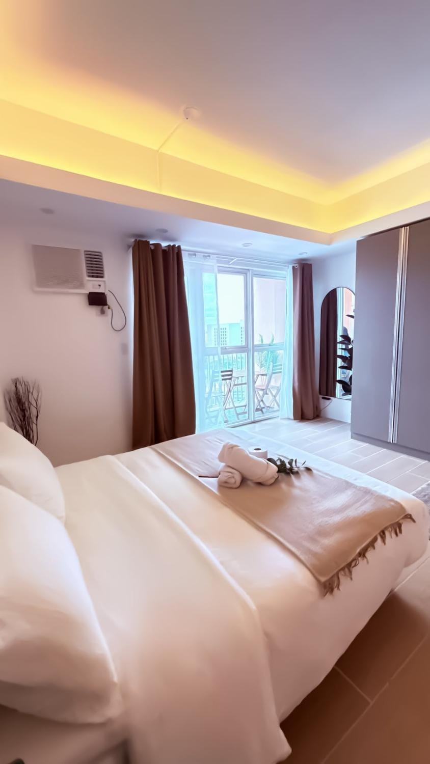 Exquisite Japandi 3 at Venice with Grand Canal View Apartment in Makati