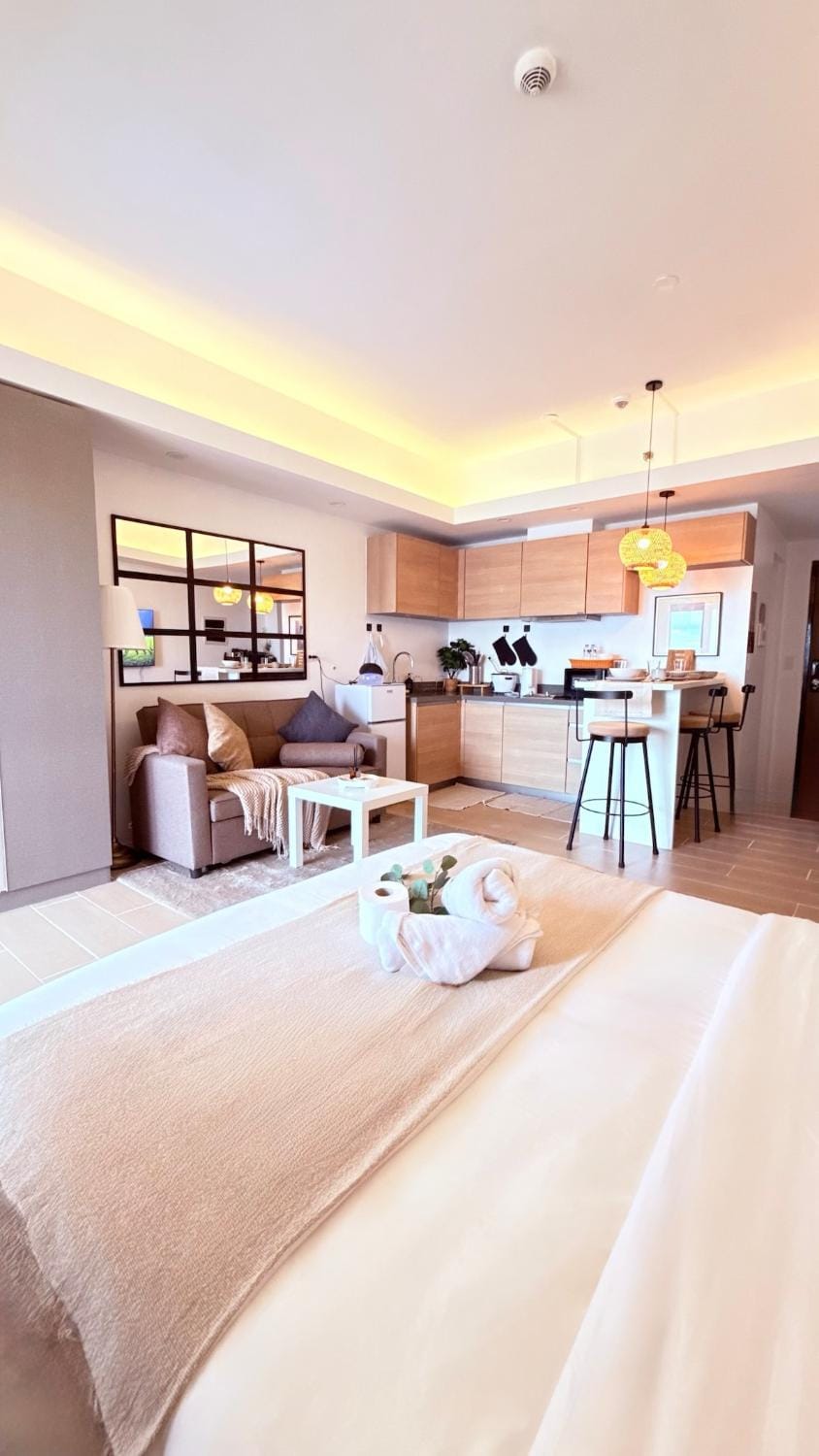 Exquisite Japandi 3 at Venice with Grand Canal View Apartment in Makati