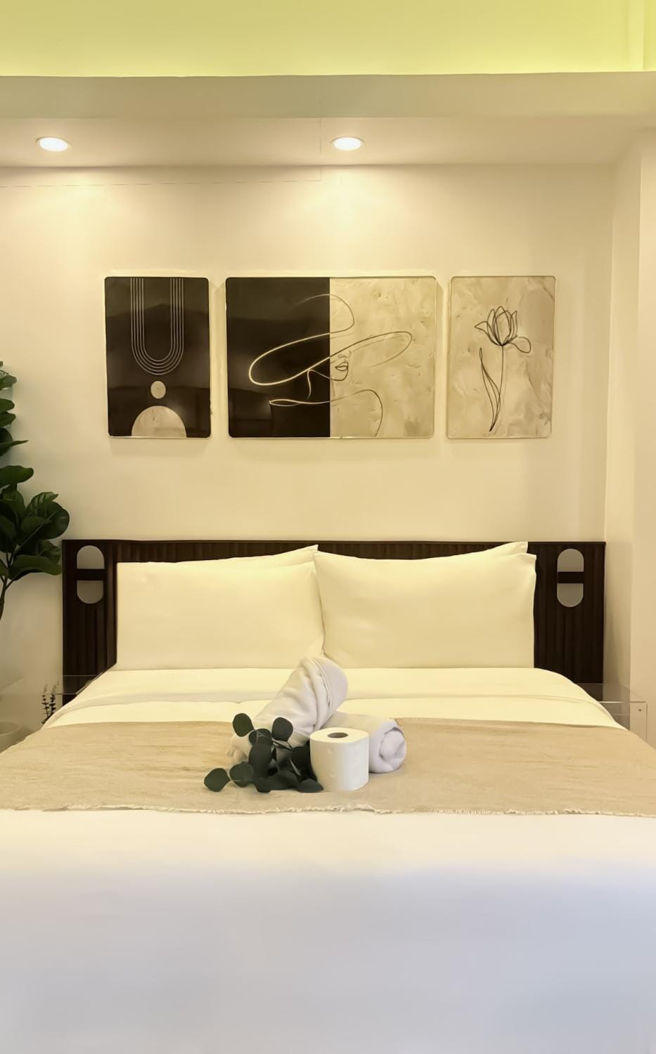 Exquisite Japandi 3 at Venice with Grand Canal View Apartment in Makati