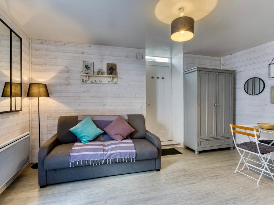 Studio avec cour au cœur de Saint-Martin-de-Ré - FR-1-258-239 Apartment in Saint-Martin-de-Ré