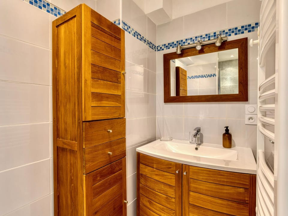 Studio avec cour au cœur de Saint-Martin-de-Ré - FR-1-258-239 Apartment in Saint-Martin-de-Ré