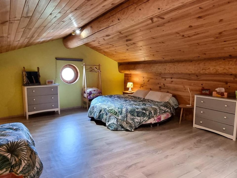 Gîte spacieux proche de la nature - 10 pers. - FR-1-496-388 House in Auvergne-Rhône-Alpes