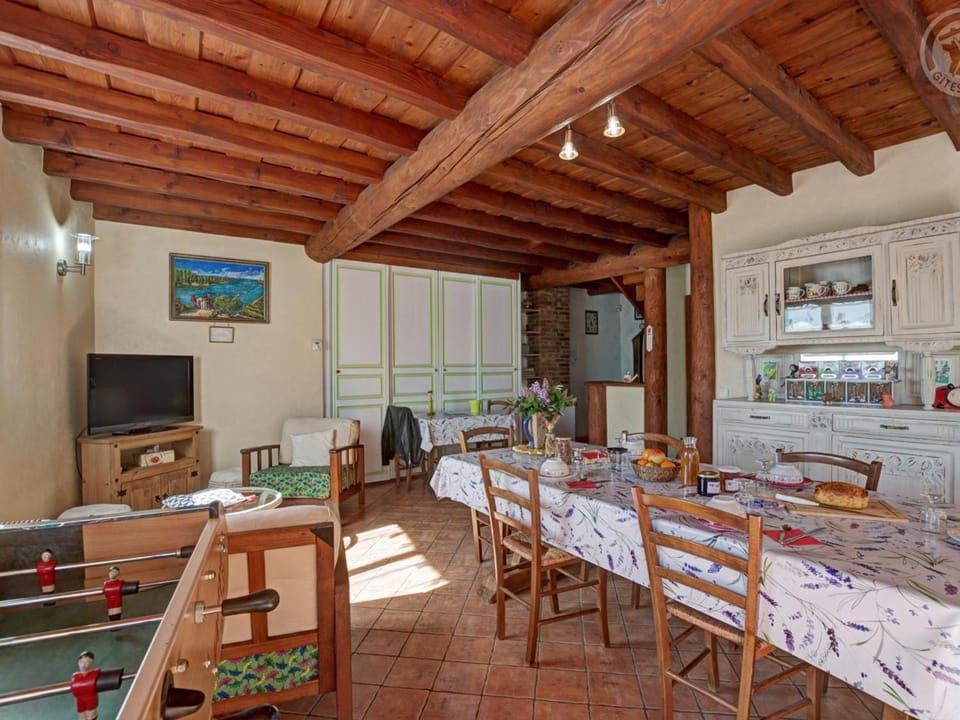 Gîte spacieux proche de la nature - 10 pers. - FR-1-496-388 House in Auvergne-Rhône-Alpes