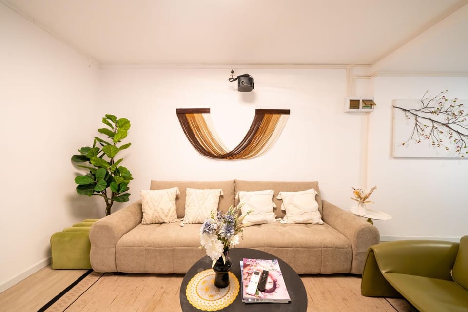 Book and Bed-Nanjing West Road Apartment in Shanghai
