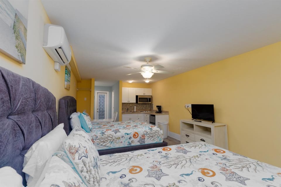 Surf City Sea Glass Getaway motel-Pet Friendly Apartment in Surf City