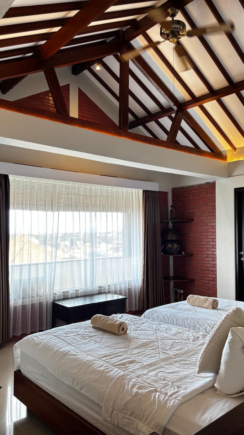 Bed, Photo of the whole room, Bedroom, towels