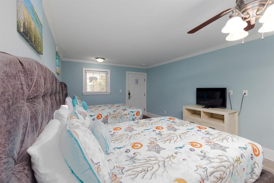 Surf City Beachcomber Bungalow motel-Pet Friendly Apartment in Surf City