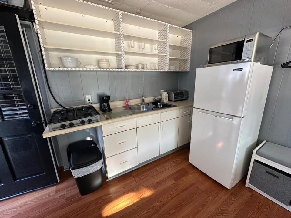 Kitchen or kitchenette, kitchen