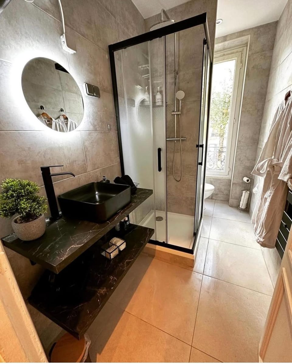 Suite de prestige avec jacuzzi et cinéma Apartment in Charenton-le-Pont