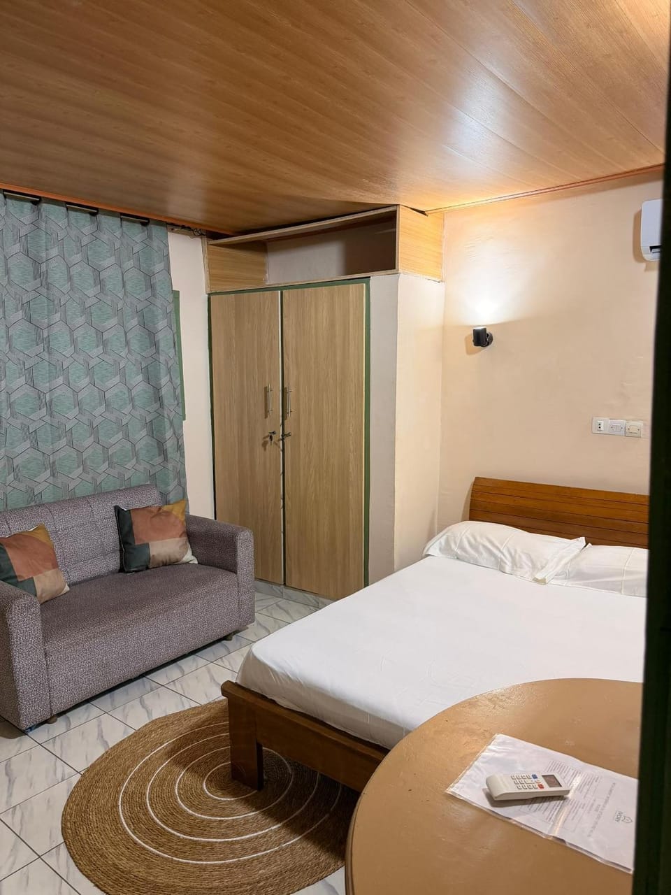 Bed, Seating area, Bedroom
