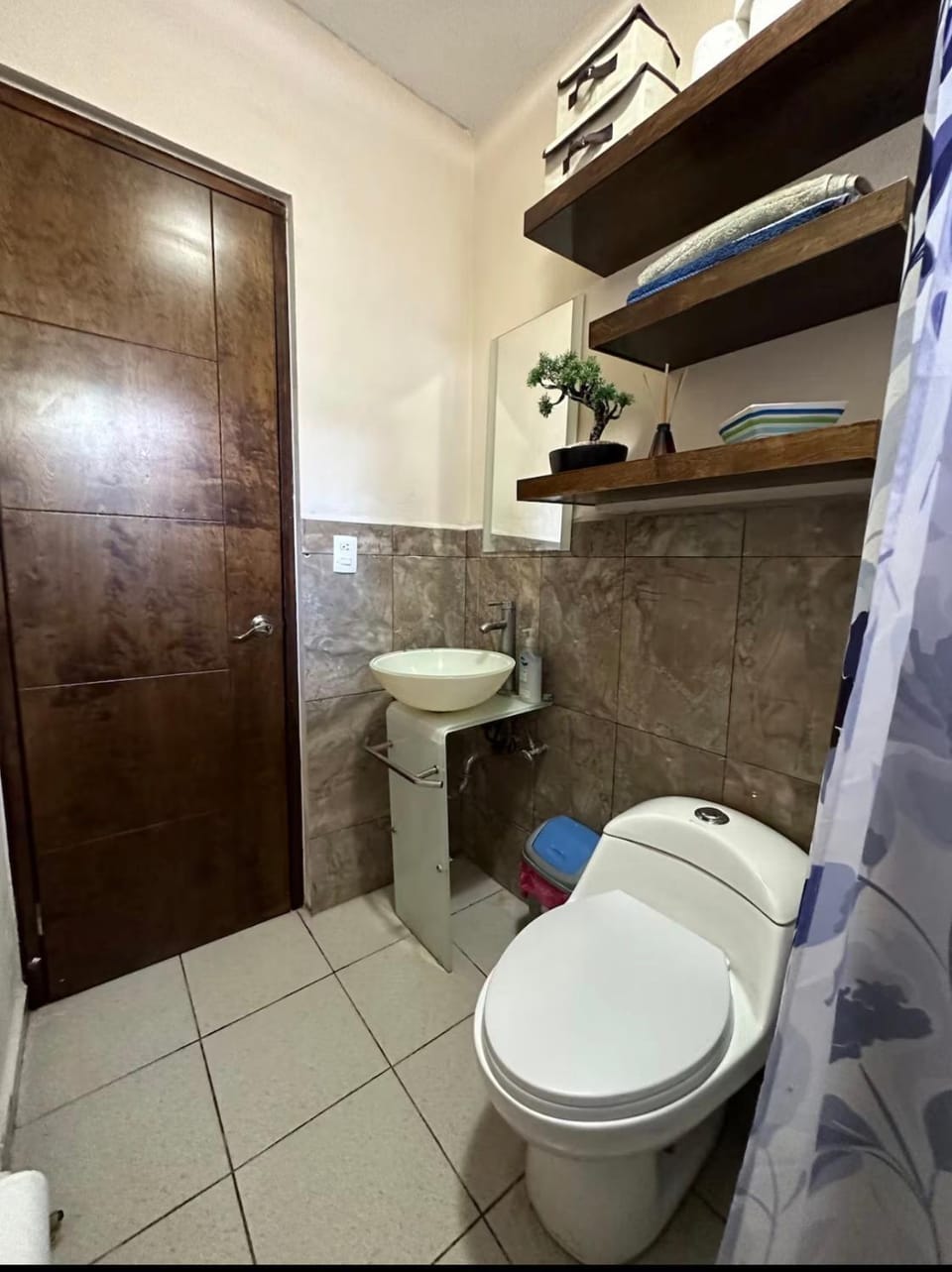 Toilet, Bathroom, towels