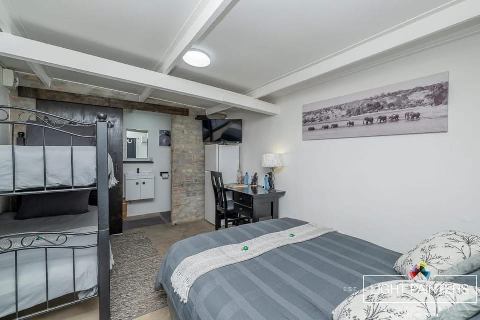 The Hill Cottage - La Colina Accommodation & Venue Apartment in Cape Town