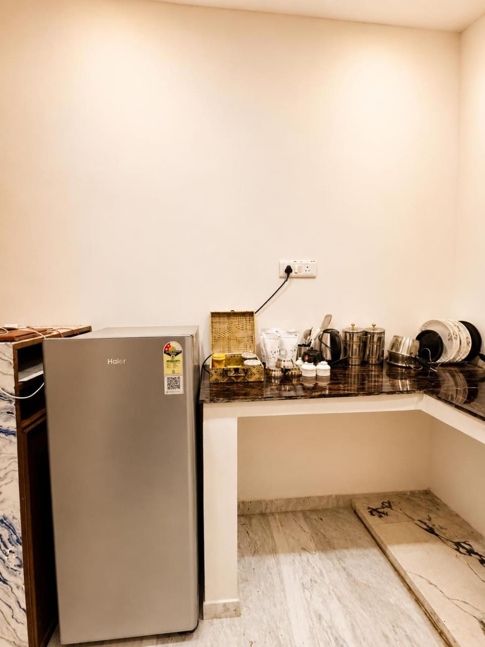 Coffee/tea facilities, Kitchen or kitchenette, Food, stove
