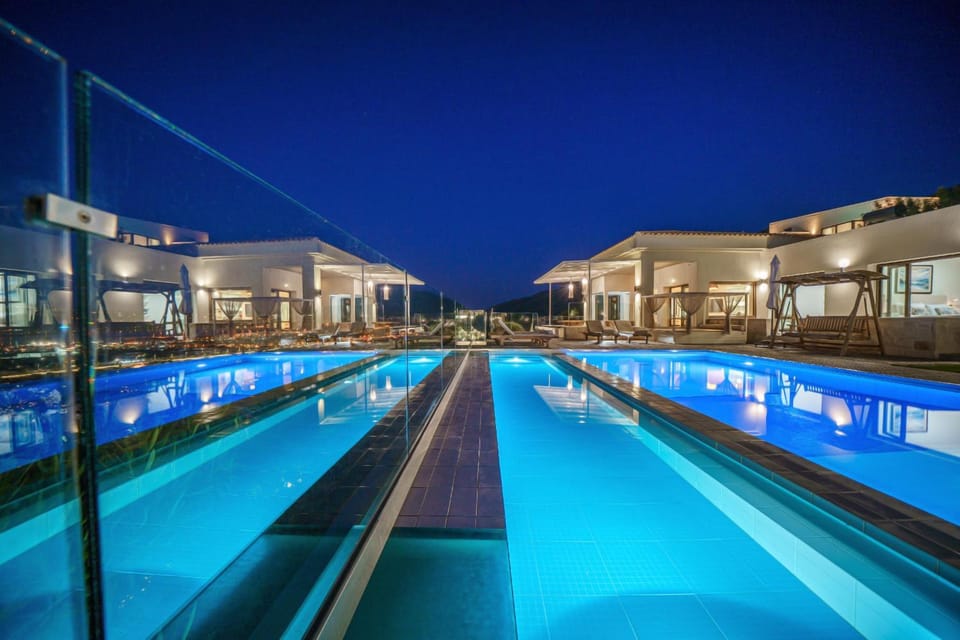 Property building, Night, Pool view, Swimming pool, sunbed