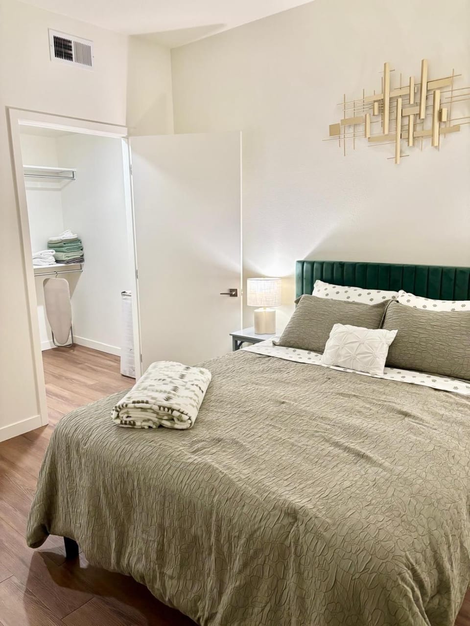 Center of Los Angeles 2B2B with Hollywood Sign View balcony-Pool-Rooftop Apartment in Hollywood