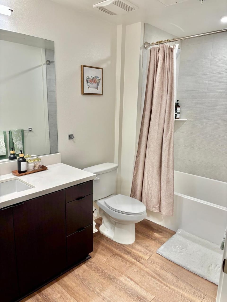 Center of Los Angeles 2B2B with Hollywood Sign View balcony-Pool-Rooftop Apartment in Hollywood