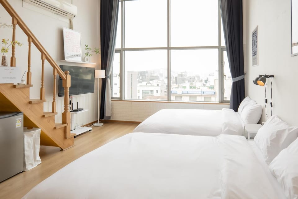 Bed, View (from property/room), Photo of the whole room, Bedroom, City view, Street view
