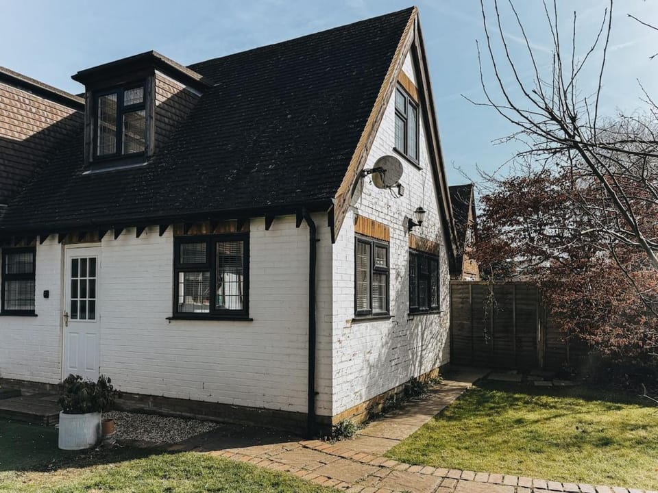 Quiet Retreat in Holyport Apartment in Maidenhead