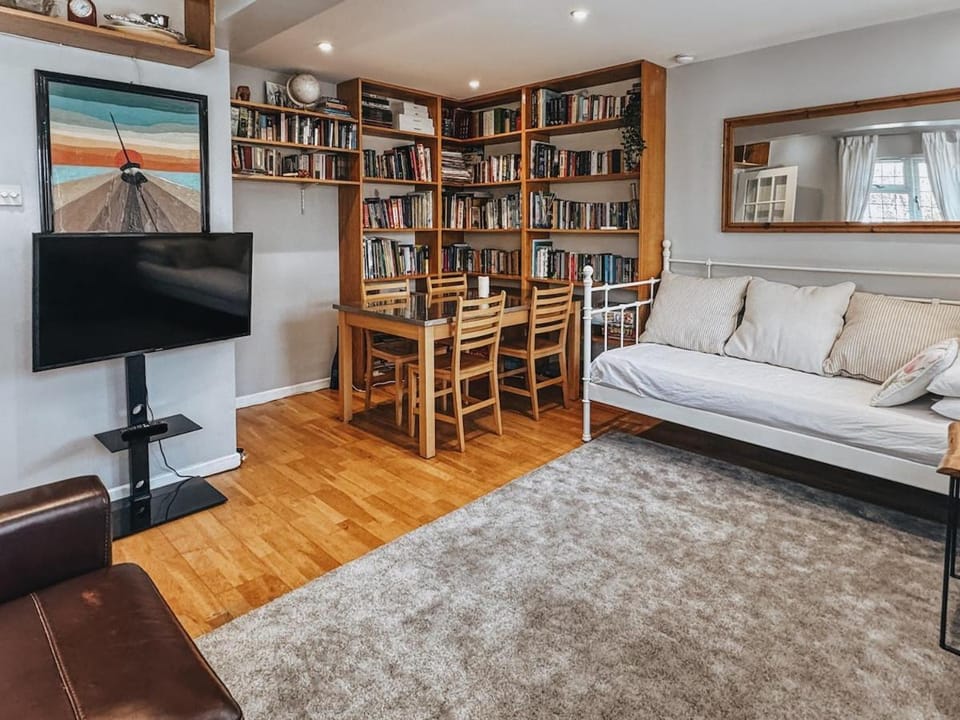 Quiet Retreat in Holyport Apartment in Maidenhead