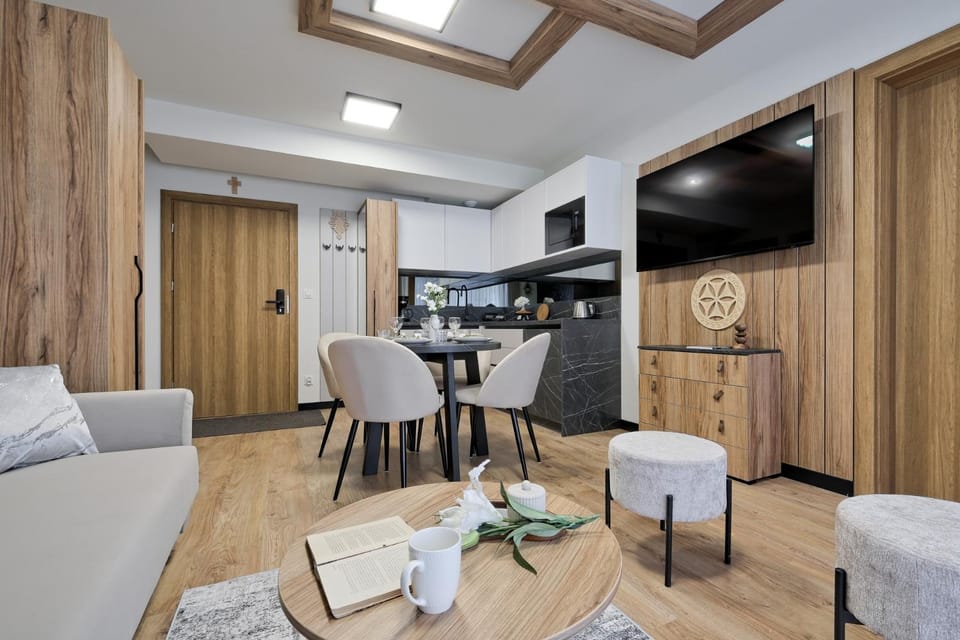 Kitchen or kitchenette, Seating area, kitchen