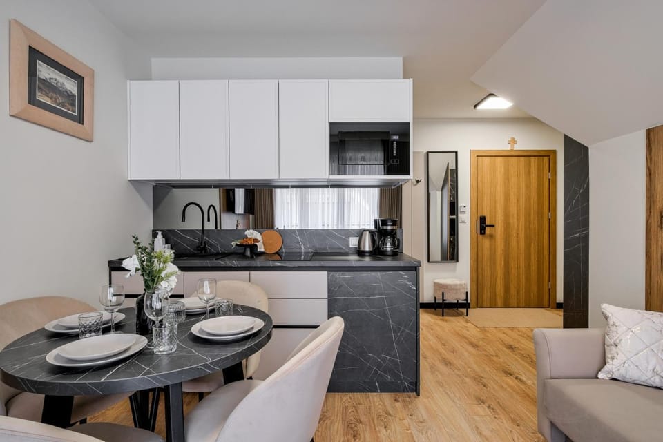 Seating area, kitchen