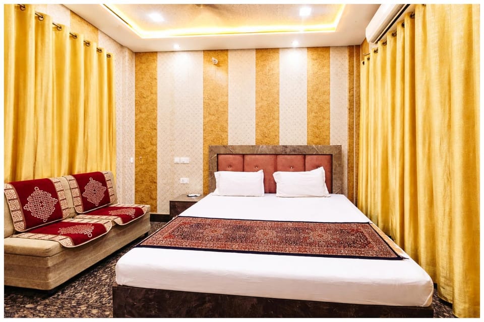 !!Hotel NMO Near Shree Ramjanam Bhumi Temple 1KM!! Bed and Breakfast in Nepal