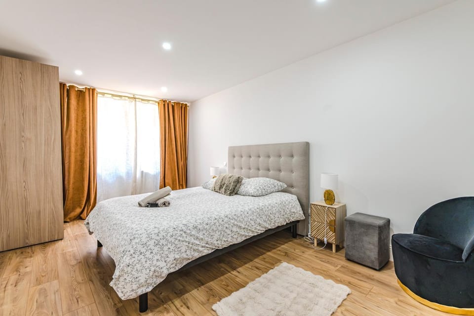 Bed, Photo of the whole room, Bedroom, wardrobe