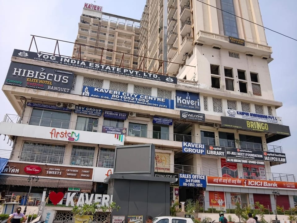 Property building, Street view, Quiet street view