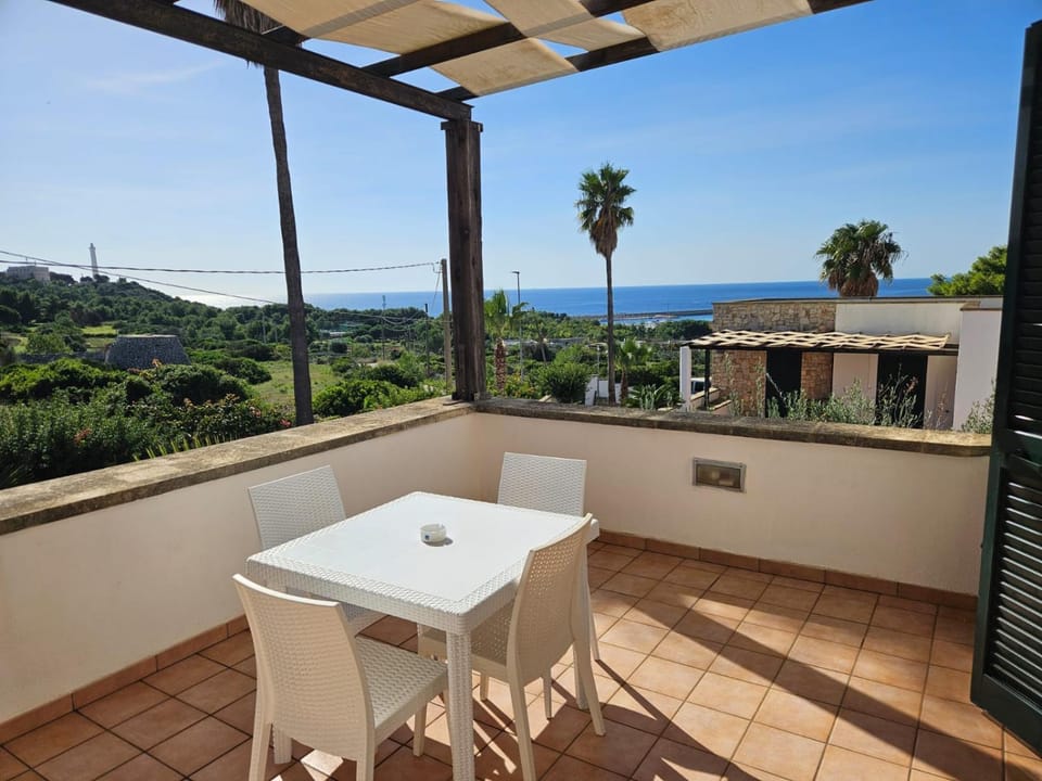 Messapia Leuca vista mare e piscina Apartment in Apulia
