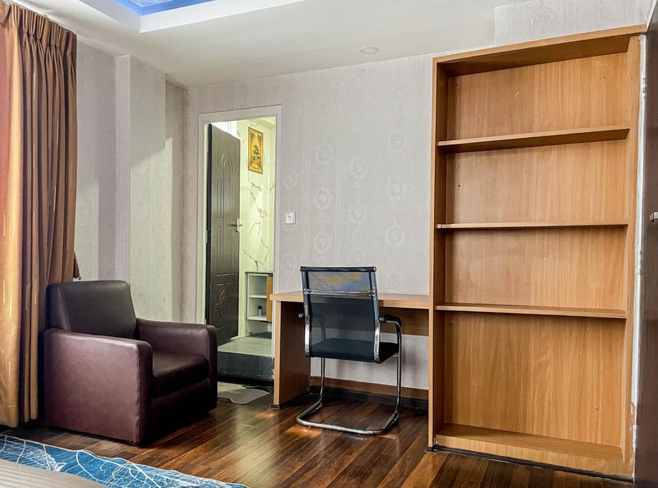 Seating area, Bedroom