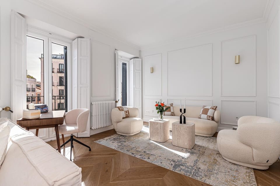 Waou Malasaña Luxe- Short Term Rental Apartment in Centro