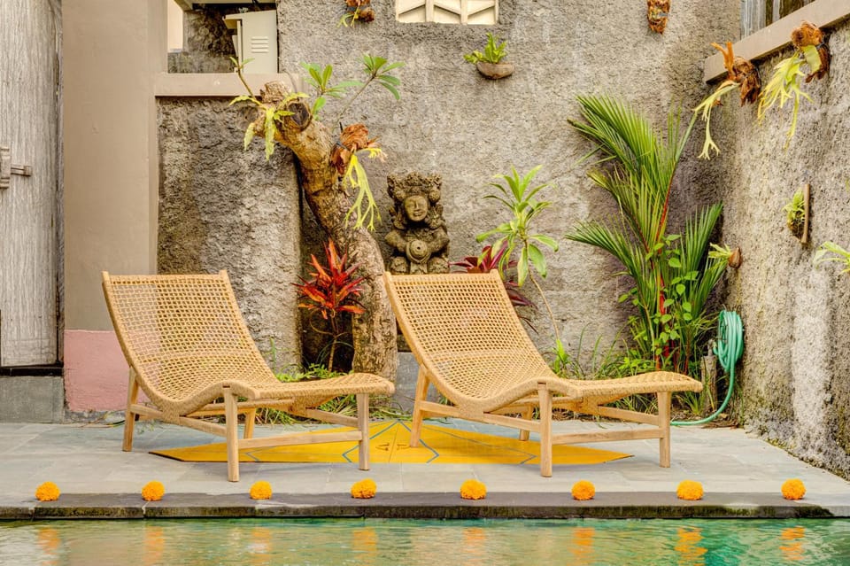 Swimming pool, sunbed