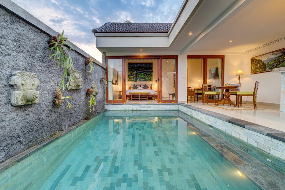Bed, Dining area, Bedroom, Pool view, Swimming pool