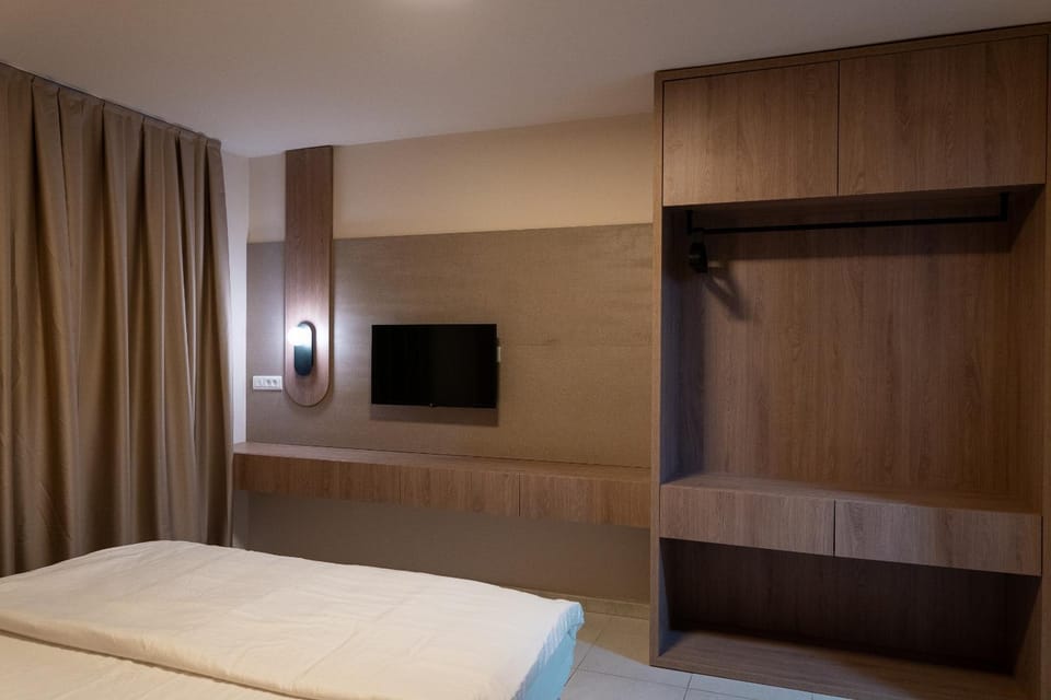 TV and multimedia, Bedroom, wardrobe