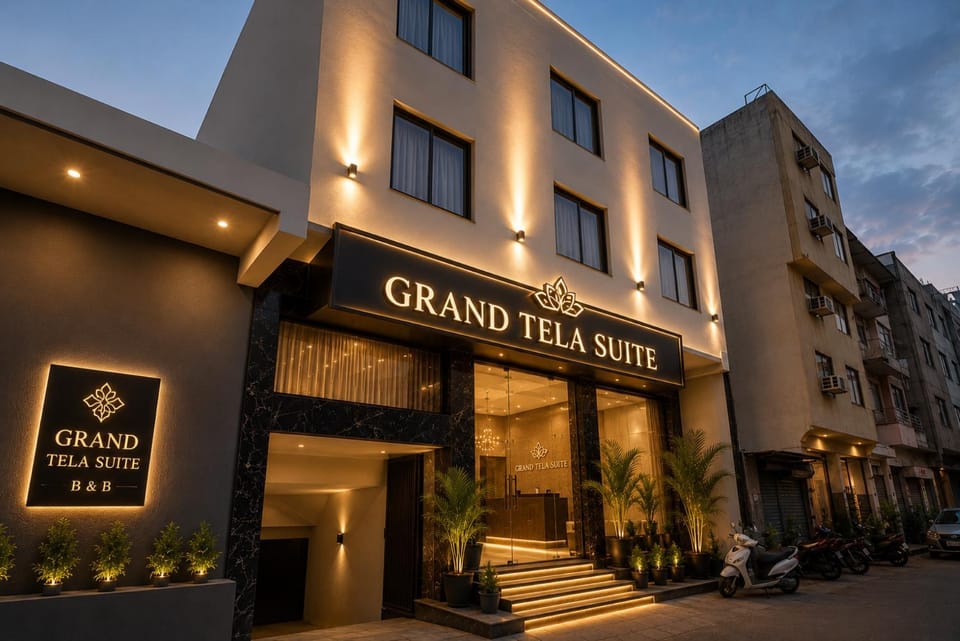 Property building, Day, Property logo or sign, Logo/Certificate/Sign, Street view, Certificate/Award, Parking